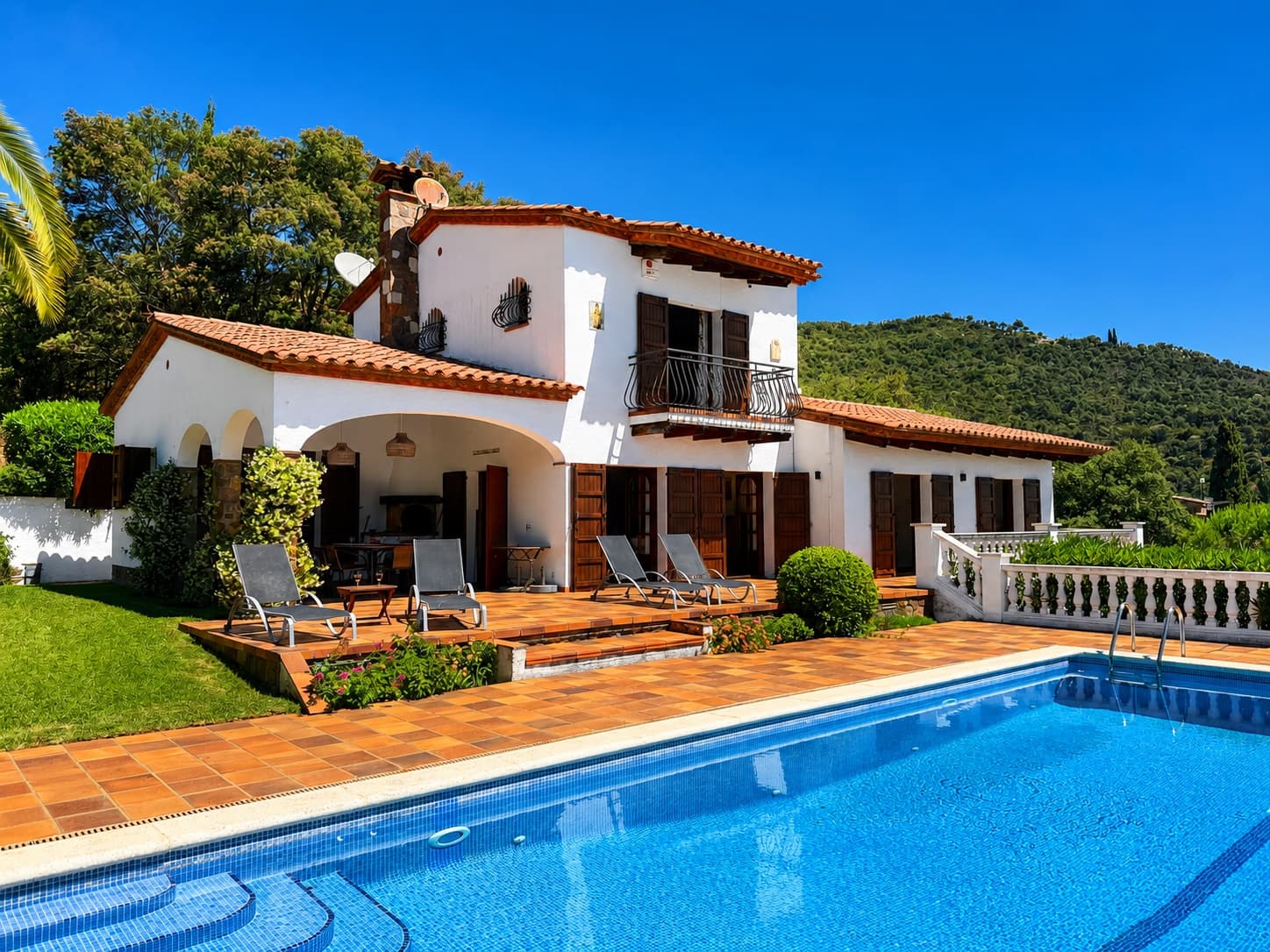 Villa with panoramic views and tourist license
