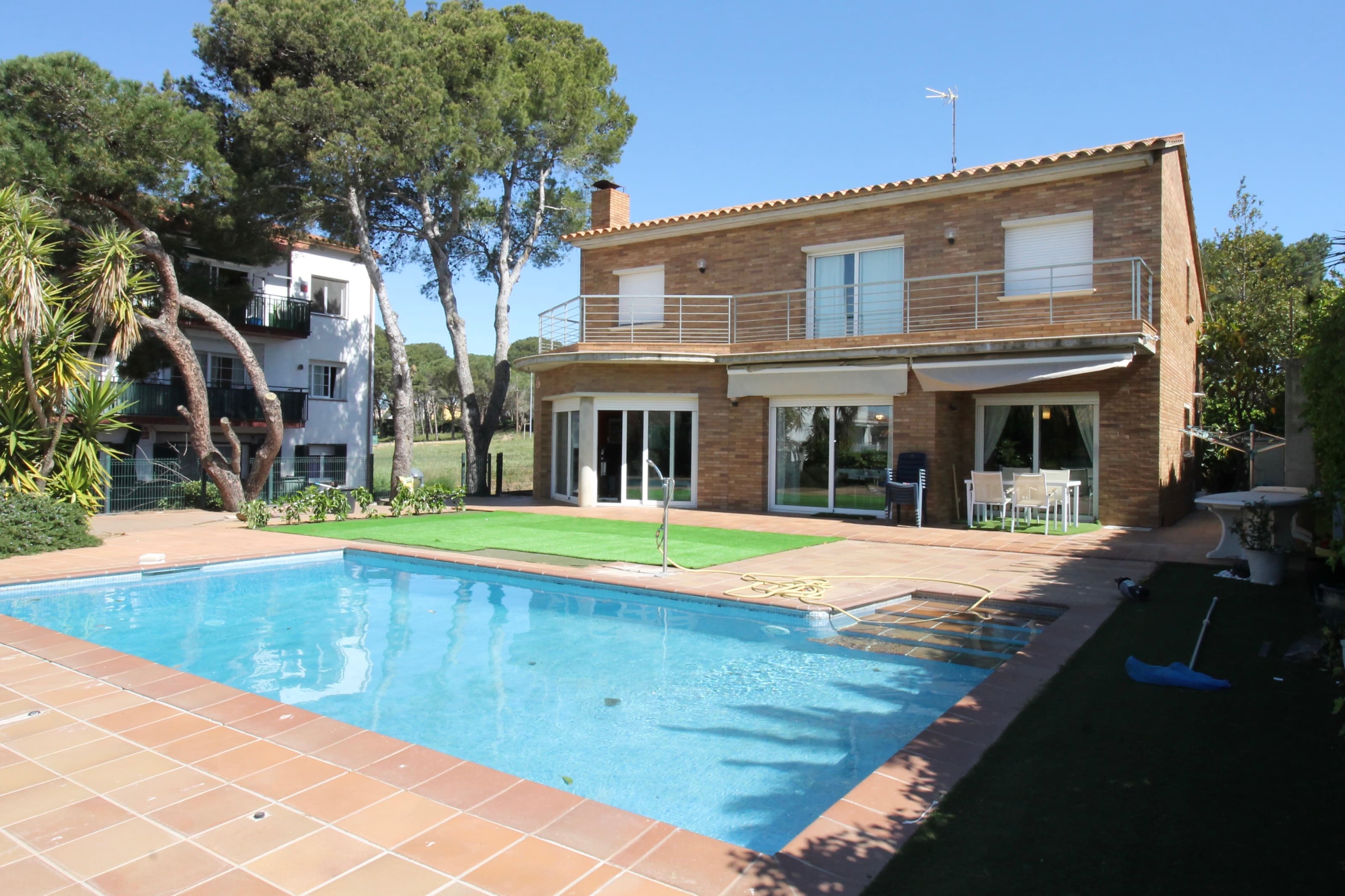 A unique spacious villa with sea view in the center of the city and the beach and port just 200 meter away