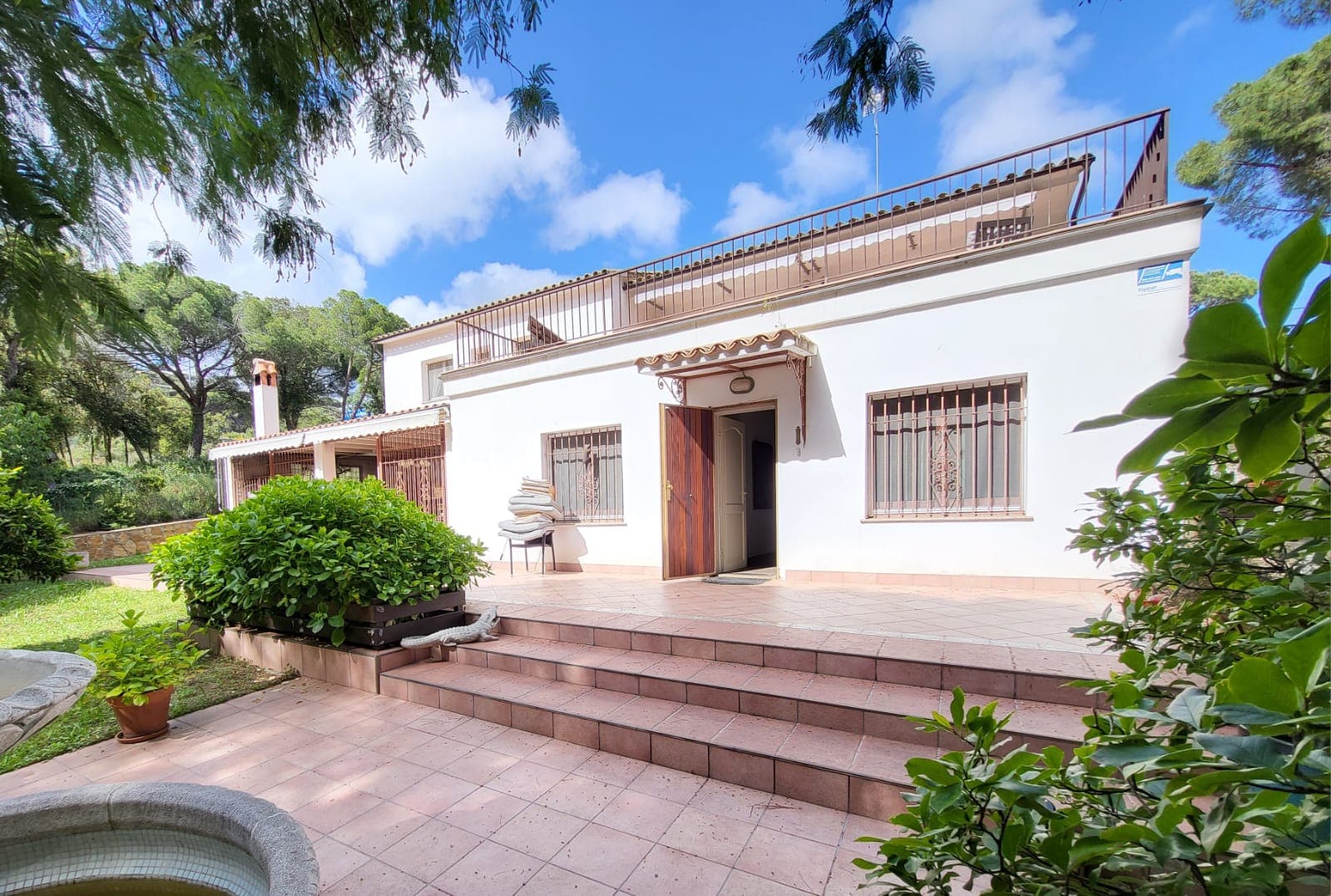 An amazing house (WITH TOURIST LICENCE) at walking distance to the sparkling centre and beach