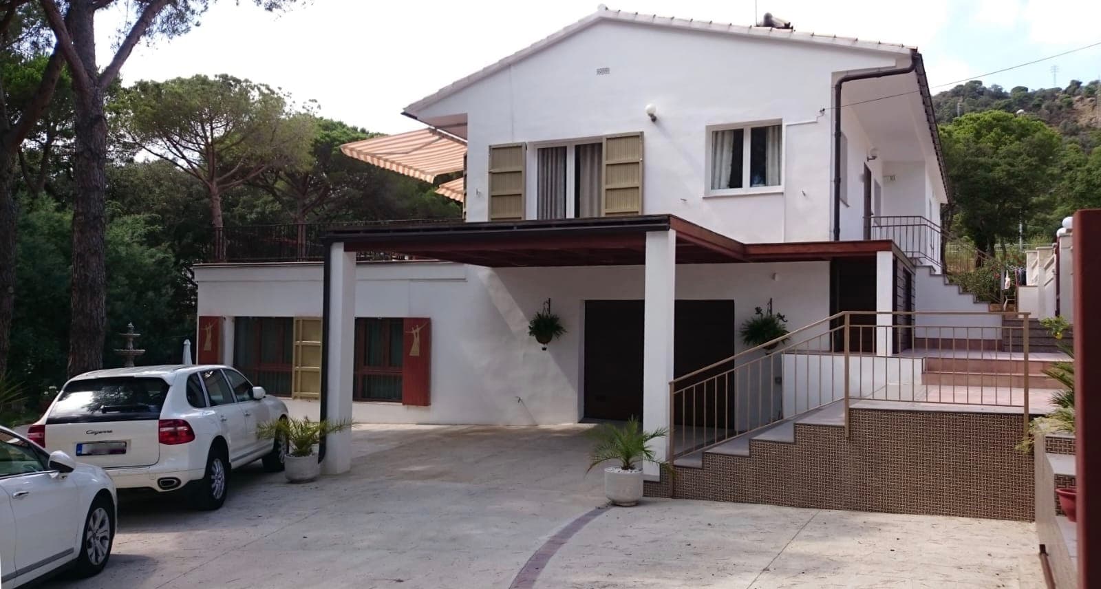 An amazing house (WITH TOURIST LICENCE) at walking distance to the sparkling centre and beach