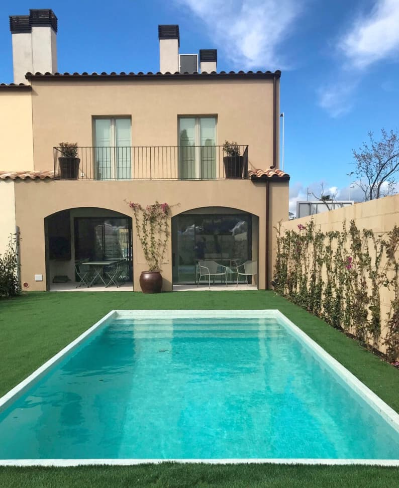 Single-family houses, with garden and individual pool near the centre of Pals