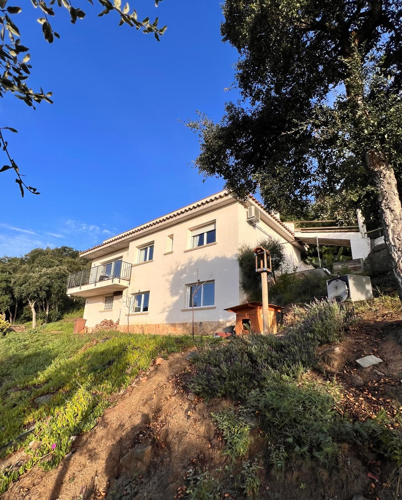 Una impresionante casa con vistas muy bonitas y amplias a la montaña!