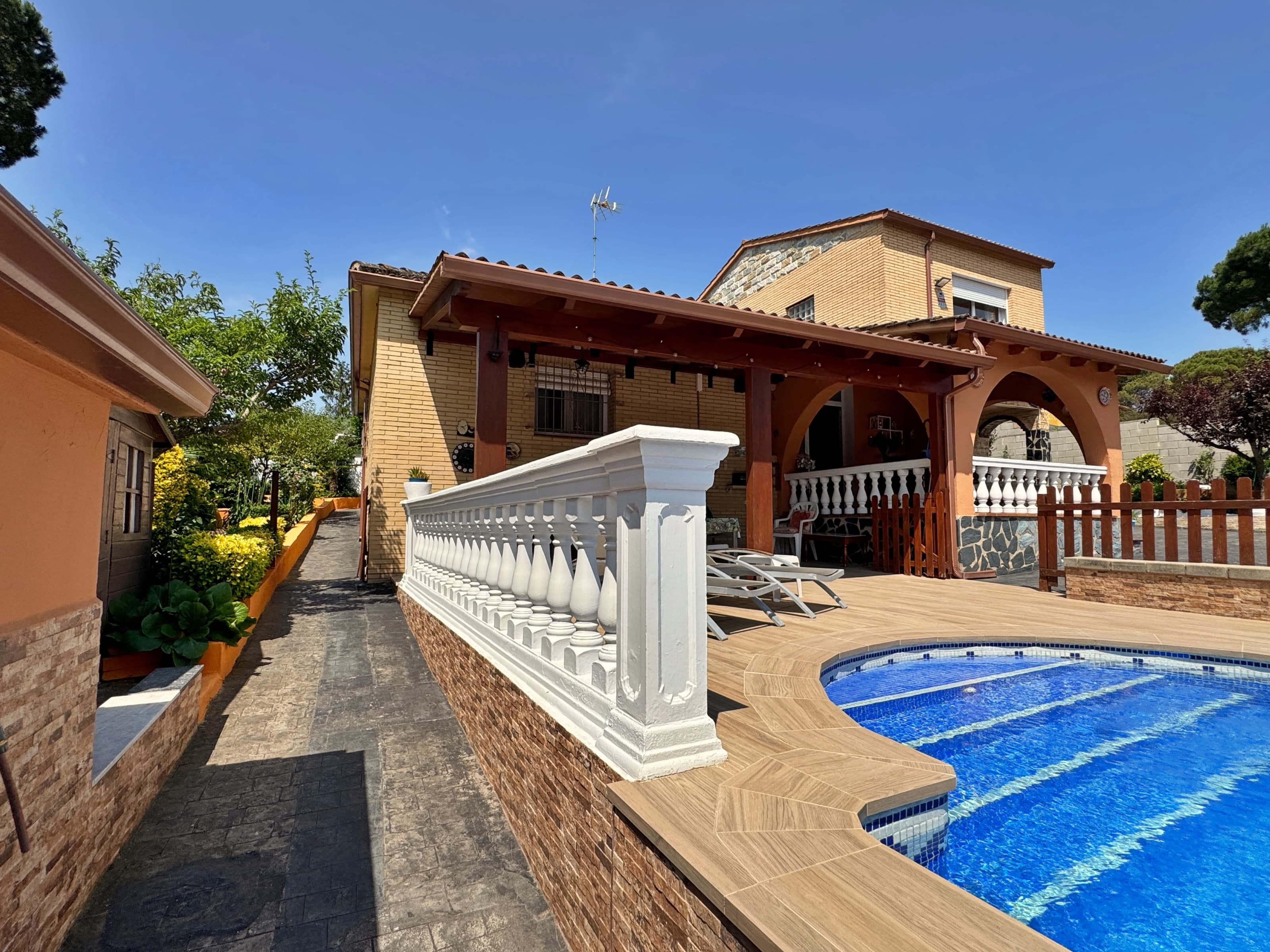 Practical house in La Goba