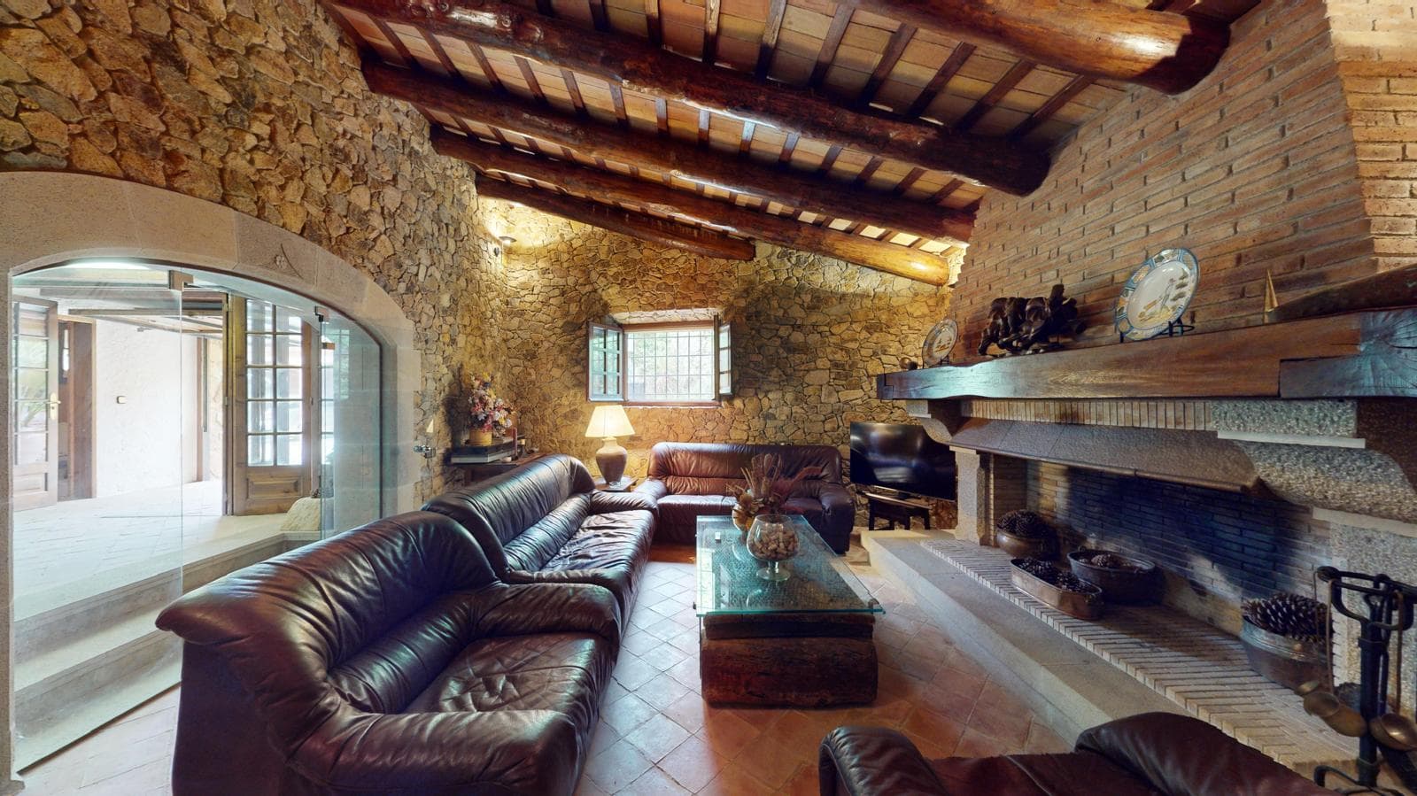 Attractive maison en pierre avec piscine