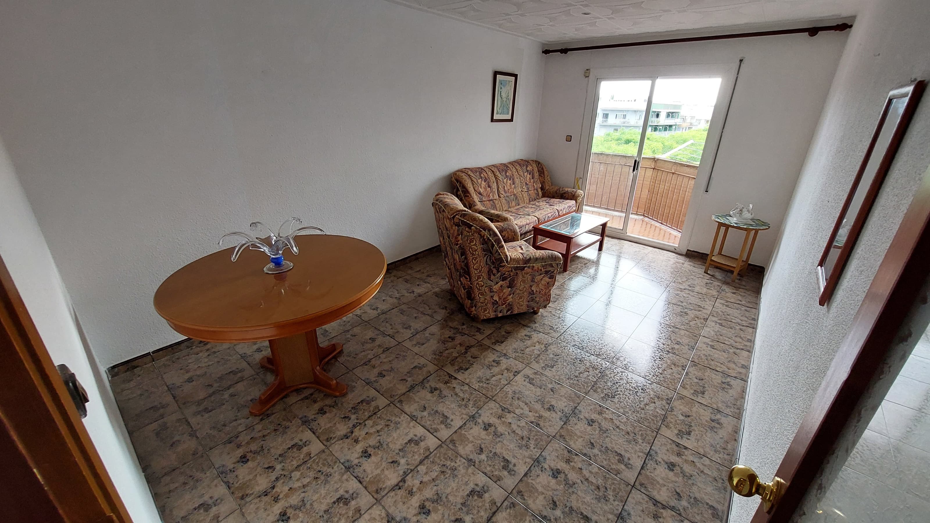 Bright apartment without a lift, with terrace, in a quiet area of Blanes - La Plantera.