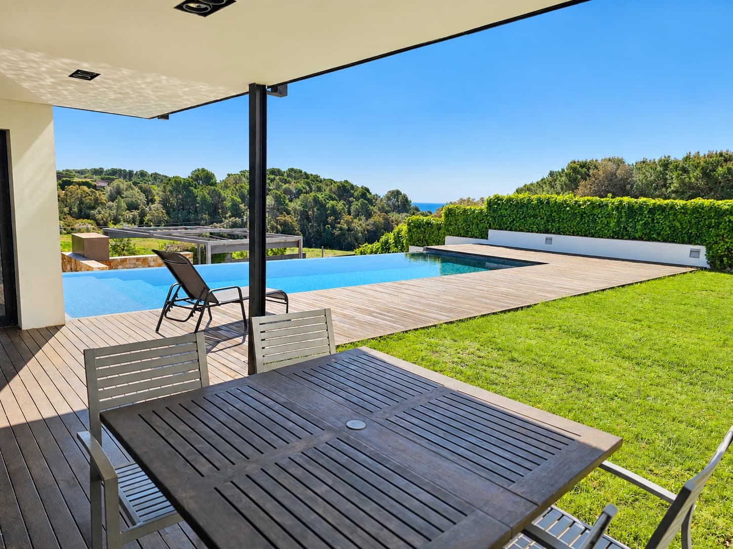 Moderne Villa mit Pool und touristischer Vermietungslizenz in Finca Verd, Calonge