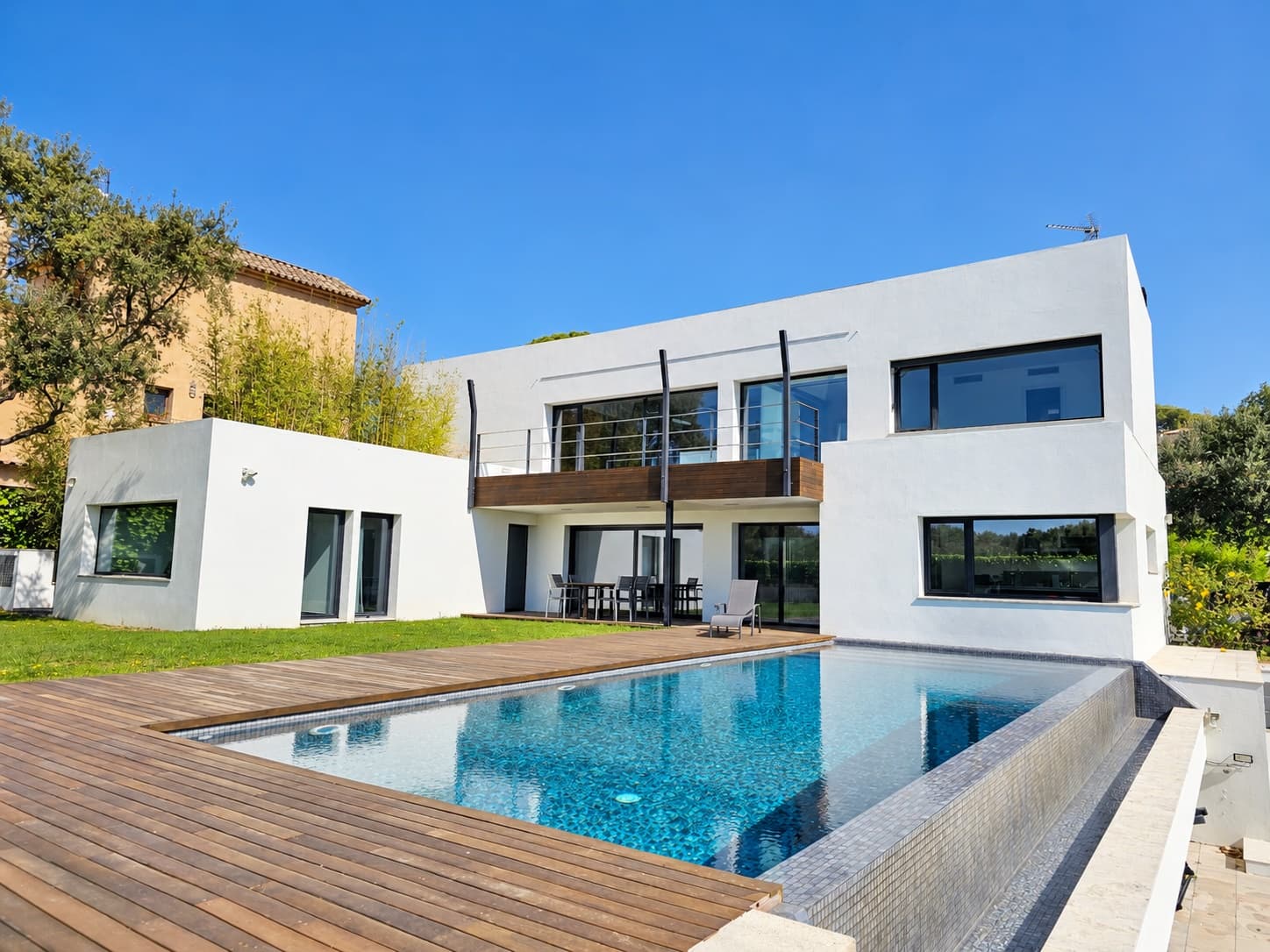 Modern villa with private pool and tourist rental licence in Finca Verd, Calonge
