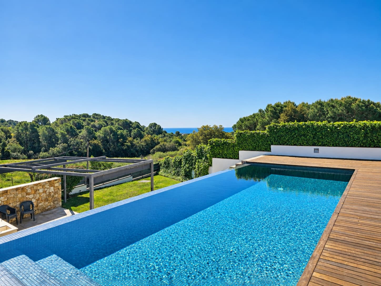 Moderne Villa mit Pool und touristischer Vermietungslizenz in Finca Verd, Calonge
