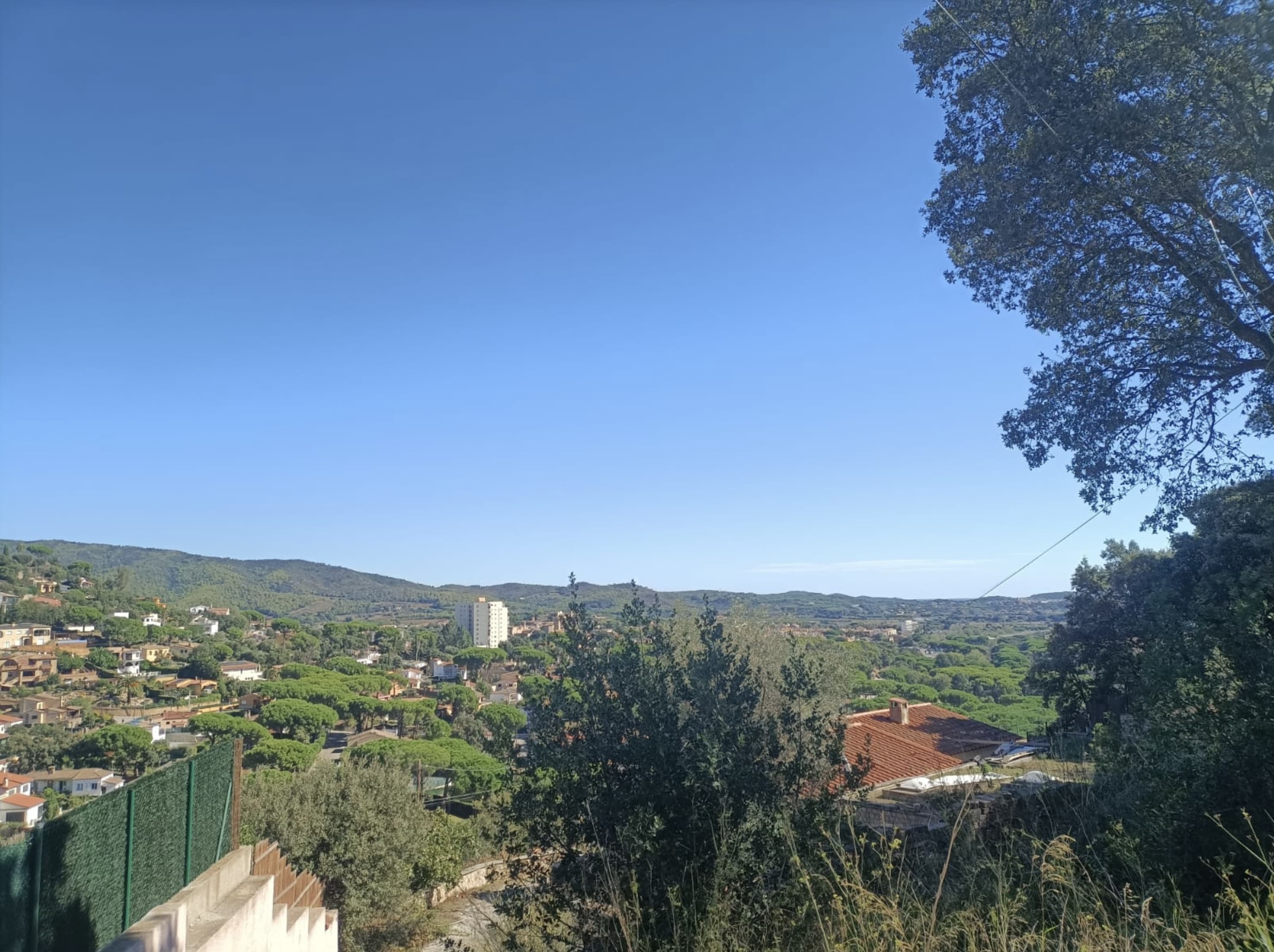 Parcela con vistas abiertas a la montaña