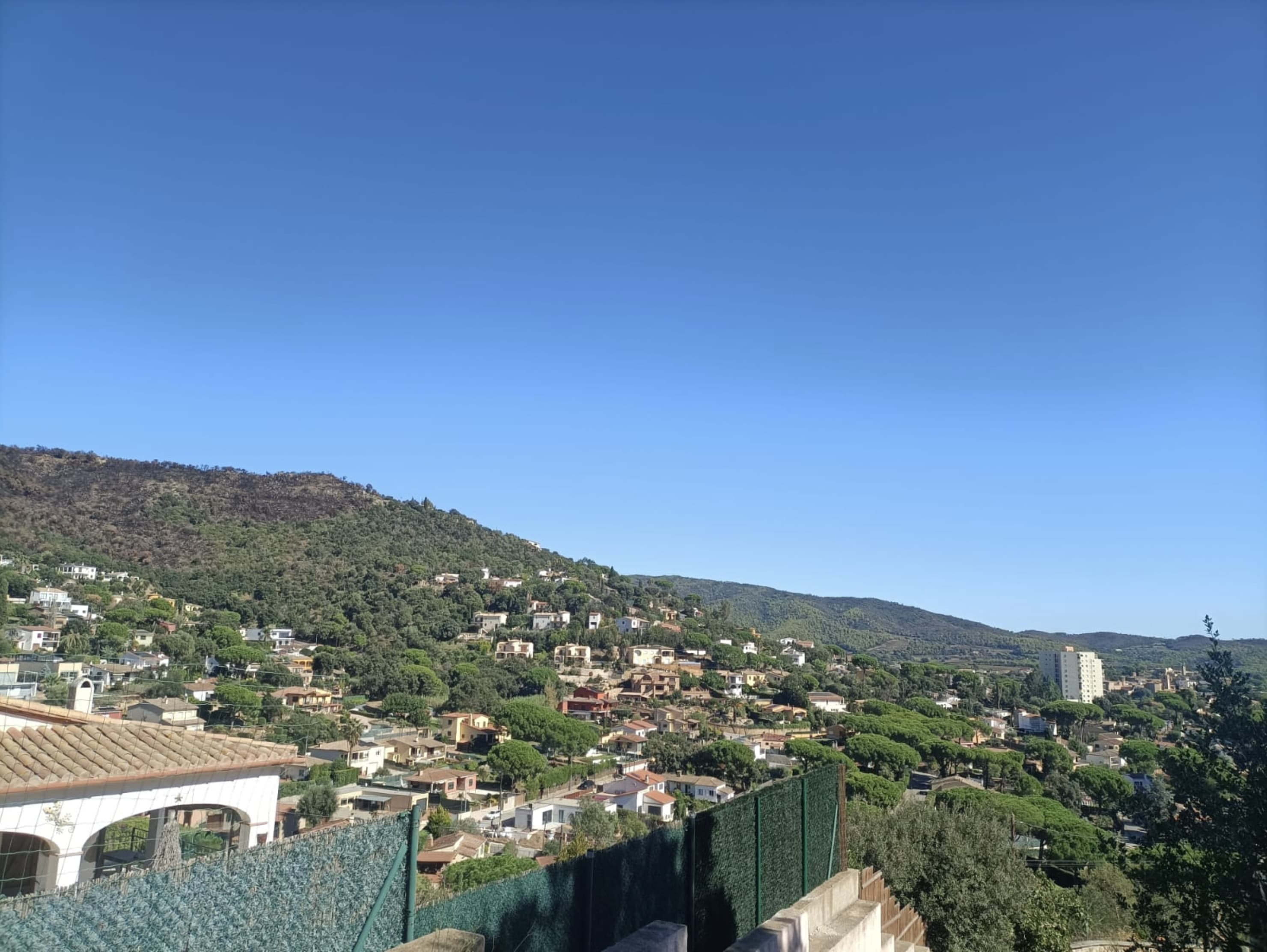 Parcela con vistas abiertas a la montaña